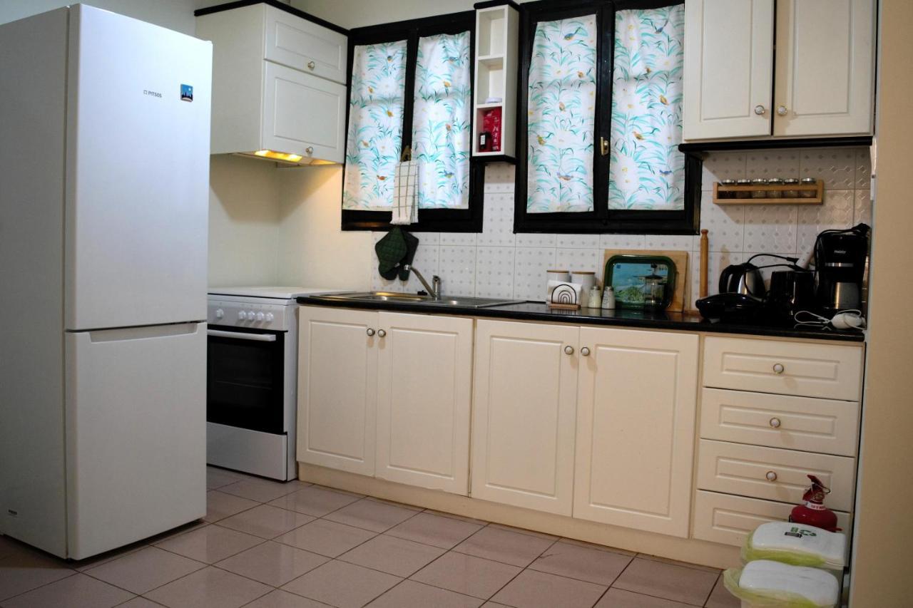 Phoeve Apt-Lovely 1-Br Rental Near The Beach Kalathas Exterior photo