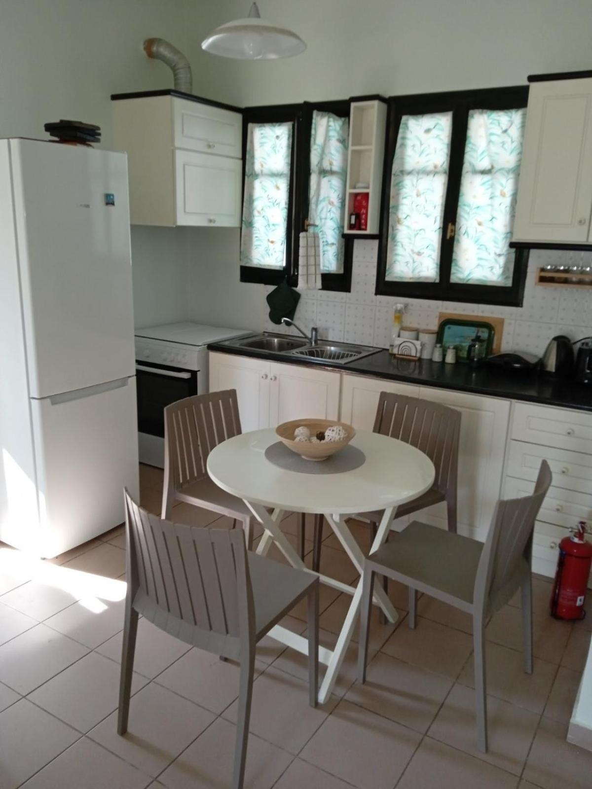 Phoeve Apt-Lovely 1-Br Rental Near The Beach Kalathas Exterior photo