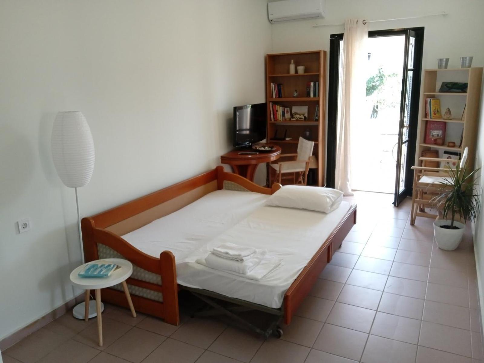 Phoeve Apt-Lovely 1-Br Rental Near The Beach Kalathas Exterior photo
